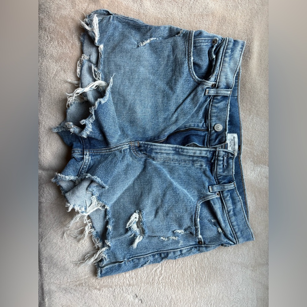 ABERCROMBIE— the cutoff short high rise